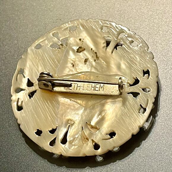 Vintage Carve Mother-of-Pearl Brooch (Bethlehem) - Picture 5 of 6